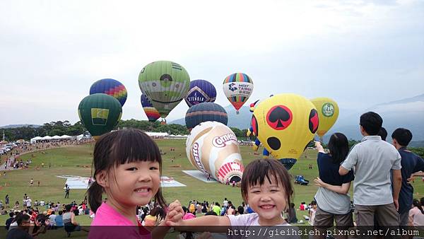 【陪烏龜散步】20150728 親子台灣環島 D4 2015 熱氣球嘉年華(Taiwan Balloon Festival) @ 台東 鹿野高台     造型熱氣球「撲克小丑 Lady Joker」、「飛天甜筒 Ice Cream 」