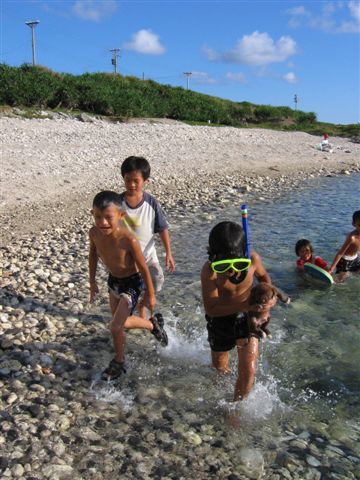 抱著小狗衝鋒陷陣