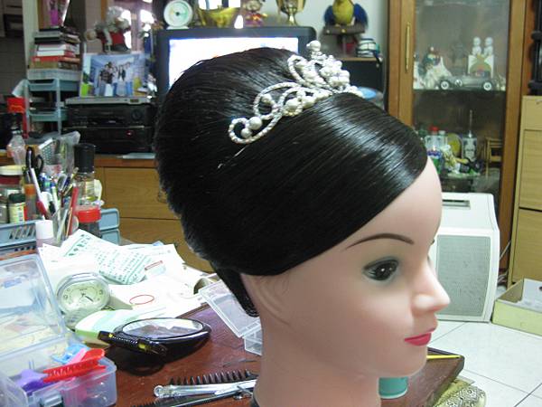 這髮型叫奧黛莉赫本，相信這造型是非常普遍又實用用