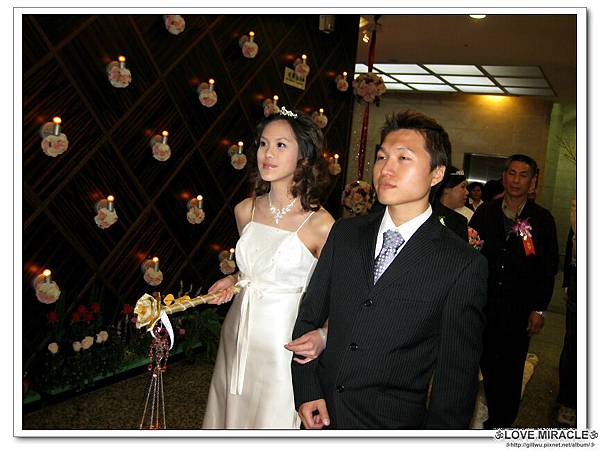 要進場了哦~呀吳屁屁你眼睛瞪，那麼大~~幹~~嘛~~呀~~~~(嚇屎人說)~