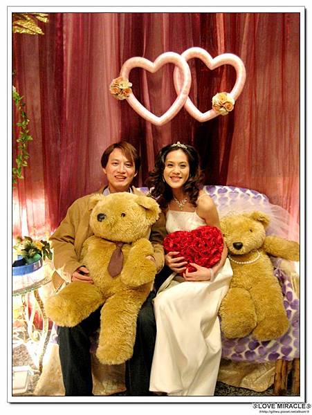 嘿嘿，阿偉變帥了，拿下了眼睛、染、燙了頭髮，帥氣多了哦，雯看到的話，一定更愛泥哦，阿偉~^3^~