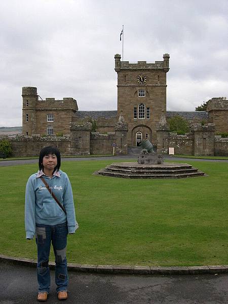 08me in front of cannon