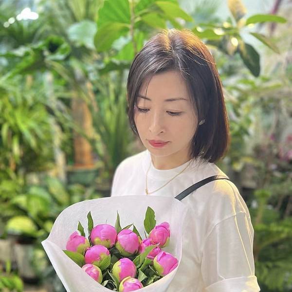 我的50歲更年敏感、熱潮紅、消法令紋，好用平價保養推薦