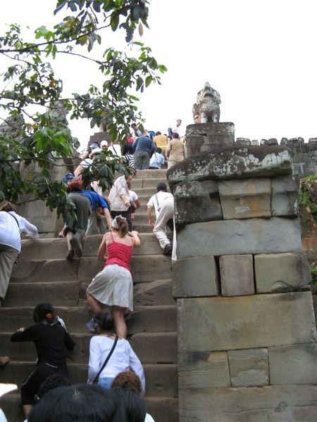 王朝新都三層高的巴肯寺