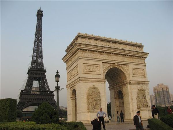 凱旋門和巴黎鐵塔
