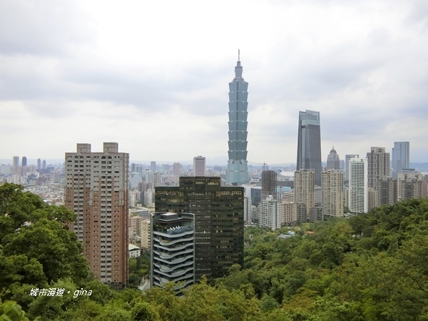 【台北信義區】城市裡就能感受山林綠意與活力健身。象山親山步道