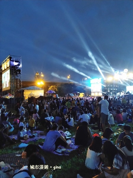 【台北大同區】大稻埕碼頭水幕煙火秀。台北河岸音樂祭