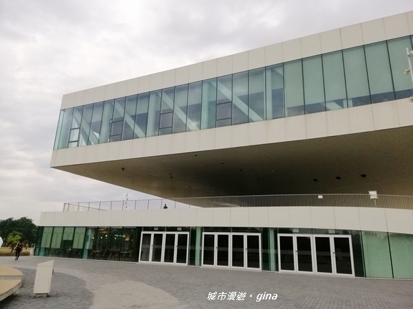 【高雄鳳山】全球最大單一屋頂綜合劇院。 衛武營國家藝術文化中