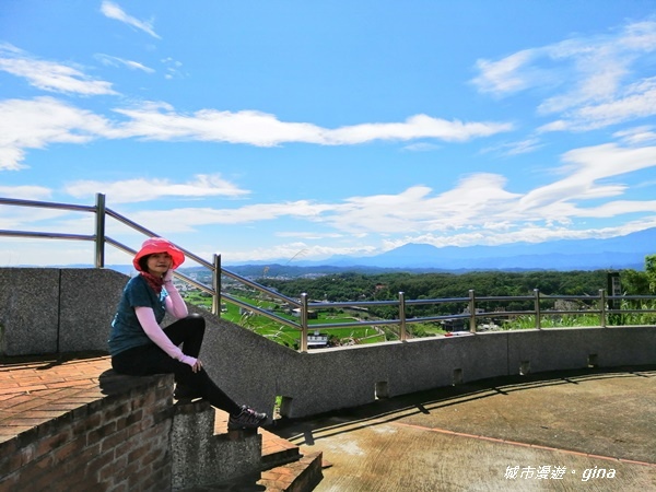 【苗栗造橋】迷人的C型鐵道還有綠油油的稻田。鄭漢步道