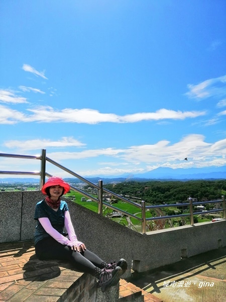 【苗栗造橋】迷人的C型鐵道還有綠油油的稻田。鄭漢步道