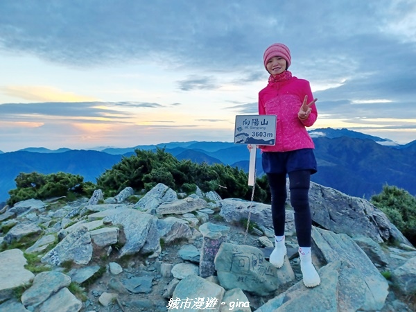 【台東海端】坐的夠久等到藍寶石般的嘉明湖。No28百岳三叉山