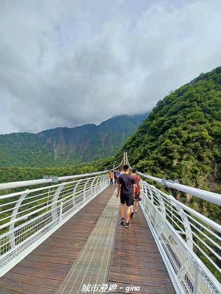 【花蓮秀林】跨距在蜿蜒曲折的立霧溪上。 布洛灣吊橋 (山月吊