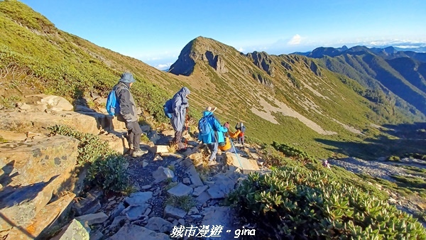 【台中和平】山迢路遠換一回高山好景致。 No75百岳雪山東峰 【台中和平】山迢路遠換一回高山好景致。 No75百岳雪山東峰