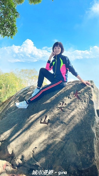 【嘉義梅山】NEUTRAL 防潑水皮革拼接氣墊鞋~悠閒踏青趣 【嘉義梅山】NEUTRAL 防潑水皮革拼接氣墊鞋~悠閒踏青趣