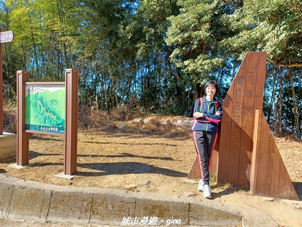 【嘉義梅山】NEUTRAL 防潑水皮革拼接氣墊鞋~悠閒踏青趣 【嘉義梅山】NEUTRAL 防潑水皮革拼接氣墊鞋~悠閒踏青趣