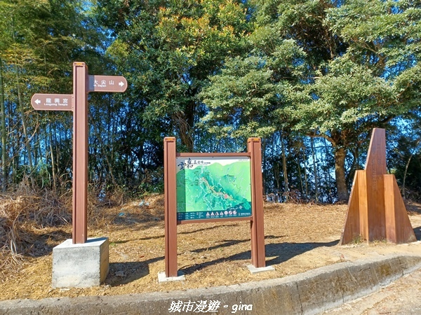 【嘉義梅山】NEUTRAL 防潑水皮革拼接氣墊鞋~悠閒踏青趣 【嘉義梅山】NEUTRAL 防潑水皮革拼接氣墊鞋~悠閒踏青趣
