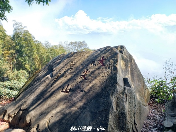 【嘉義梅山】NEUTRAL 防潑水皮革拼接氣墊鞋~悠閒踏青趣 【嘉義梅山】NEUTRAL 防潑水皮革拼接氣墊鞋~悠閒踏青趣