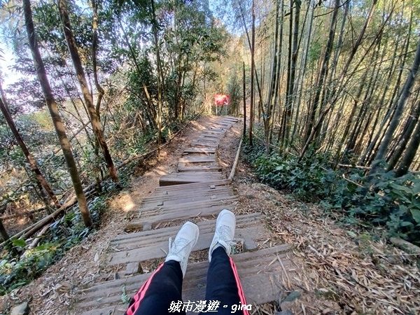 【嘉義梅山】NEUTRAL 防潑水皮革拼接氣墊鞋~悠閒踏青趣 【嘉義梅山】NEUTRAL 防潑水皮革拼接氣墊鞋~悠閒踏青趣