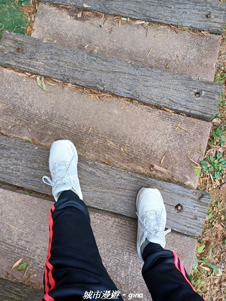 【嘉義梅山】NEUTRAL 防潑水皮革拼接氣墊鞋~悠閒踏青趣 【嘉義梅山】NEUTRAL 防潑水皮革拼接氣墊鞋~悠閒踏青趣