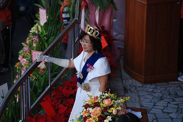 呂淑媛校長扮成英國女王