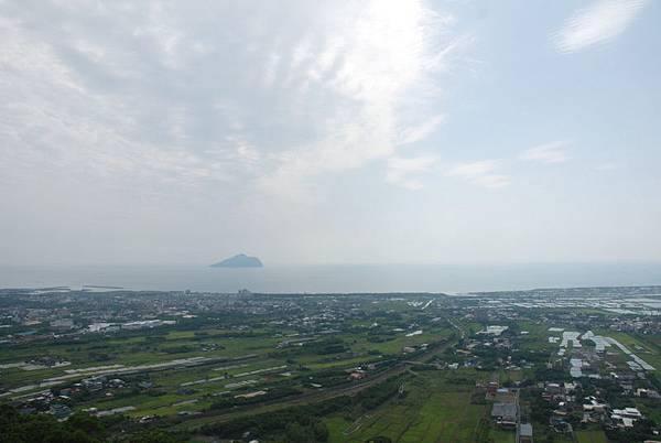  遠眺龜山島
