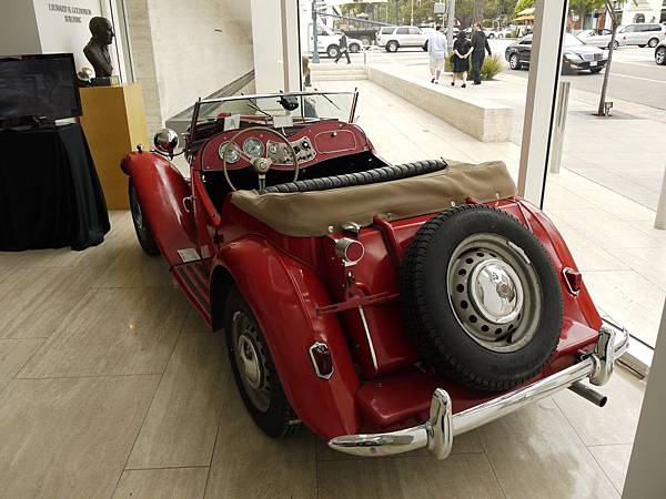 1952 red MG TD used by Marilyn Monroe and Cary Grant in Monkey Business sold for 210,000 USD