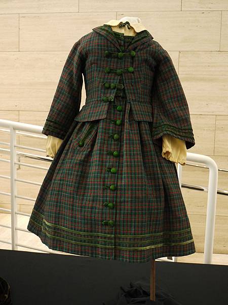 Shirley Temple “Virginia Cary” green plaid period dress with jacket from The Littlest Rebel sold for 25,000 USD