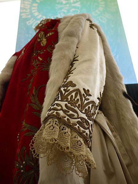 Marlon Brando satin tunic with velvet and fur robe from Desirée sold for 60,000.00 USD