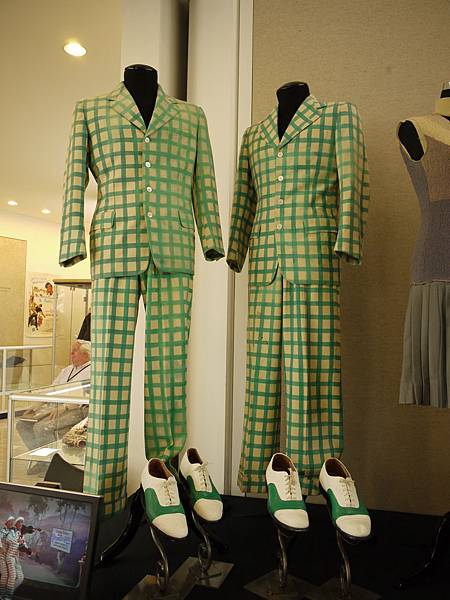 Gene Kelly suit by Walter Plunkett with shoes from Singin’ in the Rain sold for 14,000.00 USD