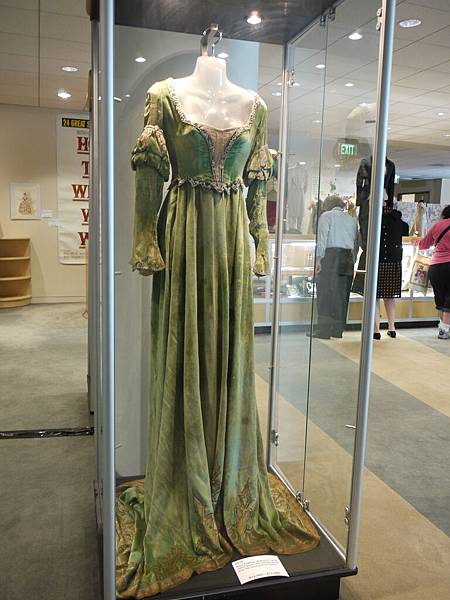 Mary Pickford green velvet gown with beaded bodice from The Taming of the Shrew sold for 17,000 USD