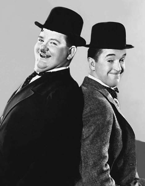 21_Stan Laurel and Oliver Hardy signature suits 16,000.00USD 02.jpg