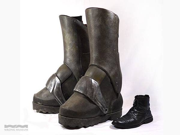 battlefield-earth-boots_web.jpg