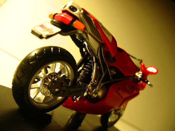 DUCATI 999 -- 9