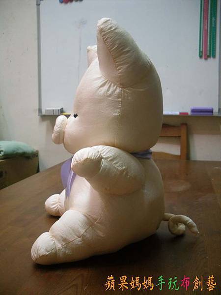 複製陪伴客戶超過 30 年的小豬布偶