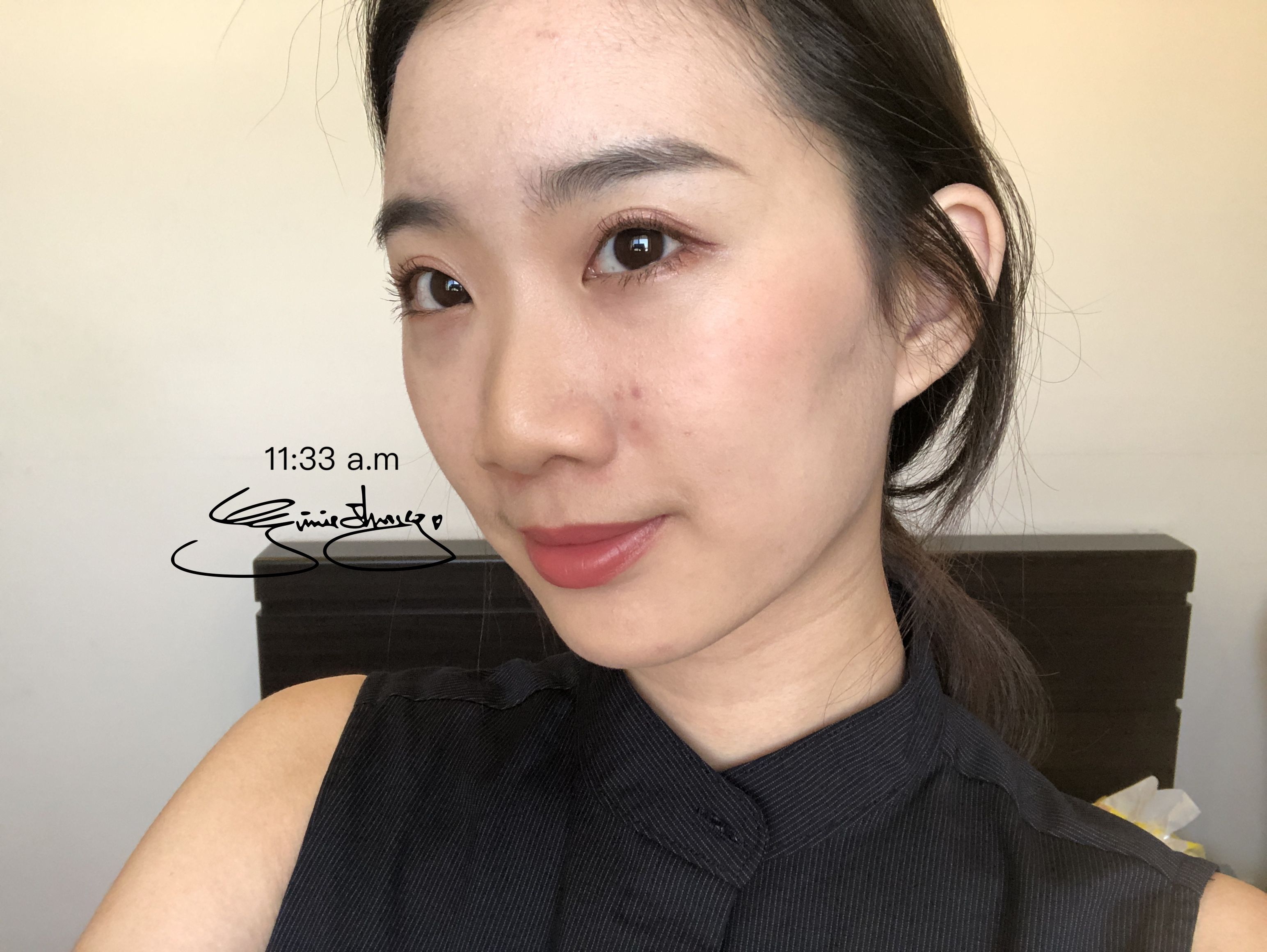 Laura Mercier 煥顏粉露 完妝 自然光