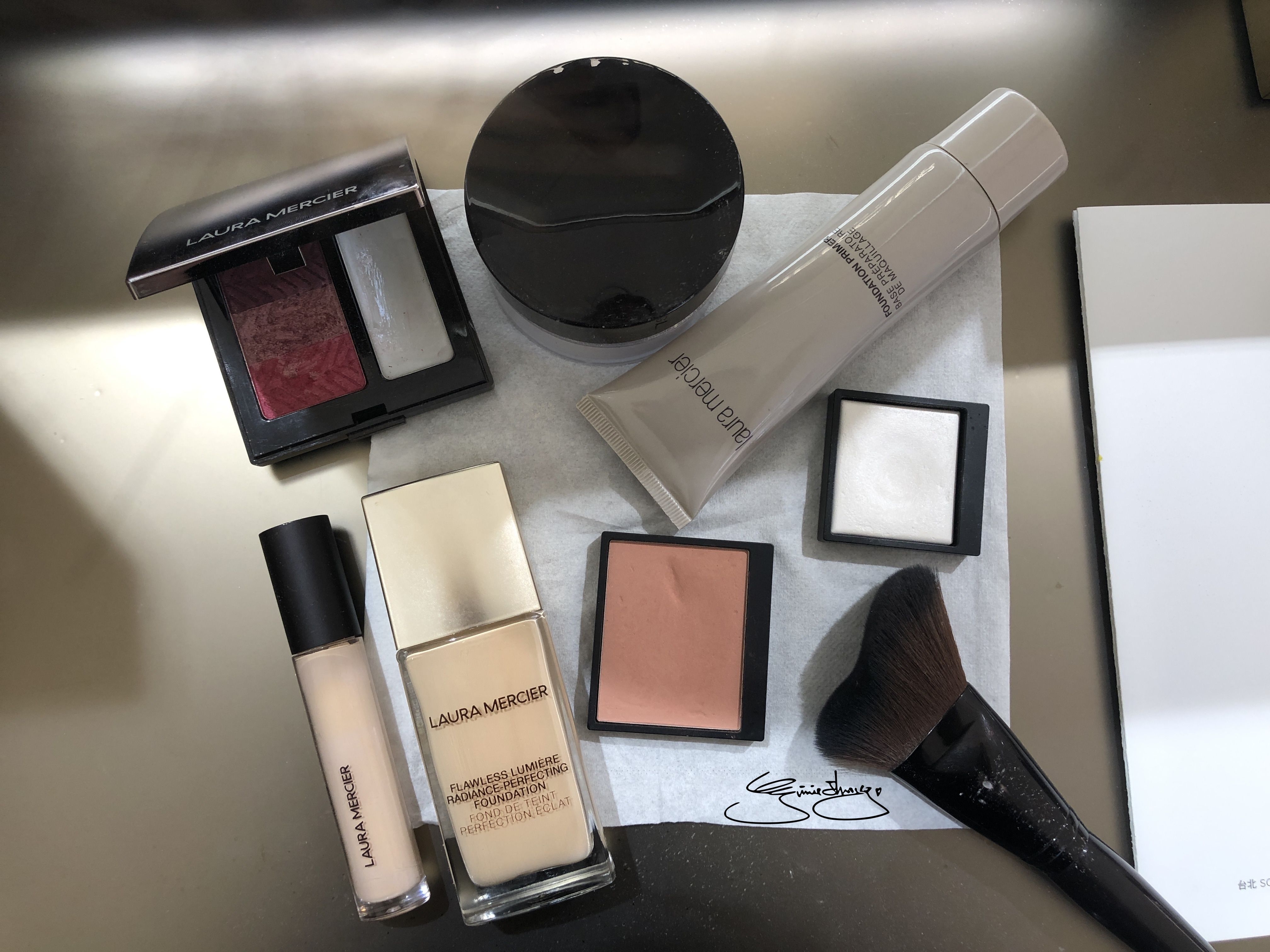 Laura Mercier 煥顏粉露 妝容產品