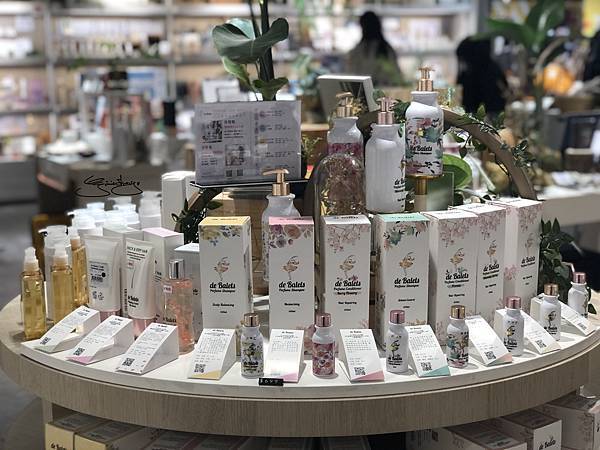 小巴黎 deBalets 勤美誠品expo BEAUTY 綠園道店