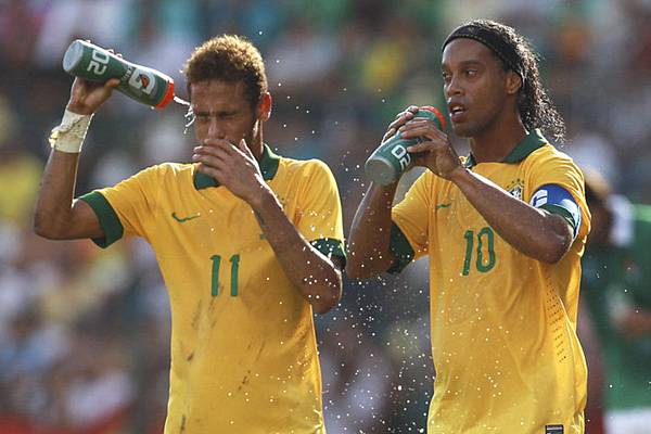 sport-magazine-ronaldinho-with-neymar-da-silva-brasilian-soccer-player.jpg