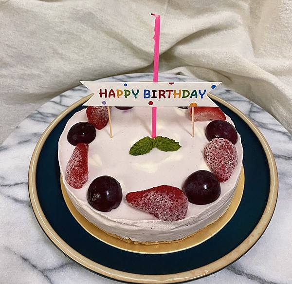 六歲的藍莓生乳酪慕斯蛋糕