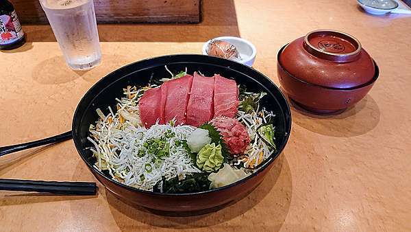 江之島 海鮮丼とびっちょ本店海鮮蓋飯 Giogioの奇妙な旅行 痞客邦
