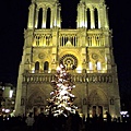 24聖誕期間晚上的巴黎聖母院01.jpg