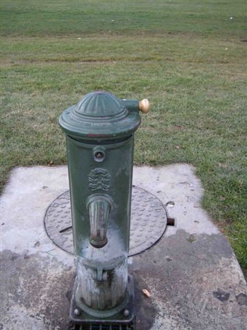 0992 據說夏天會有源源不斷的雪水流出唷.jpg