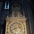1204 教堂內一樣有天文鐘.JPG