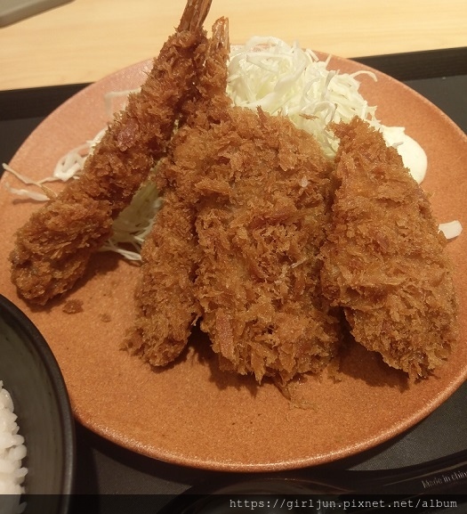 【台北食記-信義安和捷運站】炸蝦和豬排都好好吃的『吉豚屋』