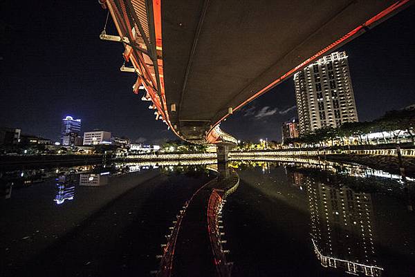  高雄自助婚紗夜景點推薦:愛河之心