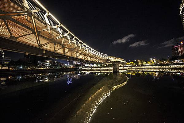 I 高雄自助婚紗夜景點推薦:愛河之心