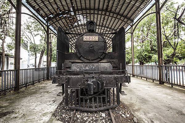 自助婚紗推薦外拍景點：蒸汽火車、傳統市埸、旭峯號