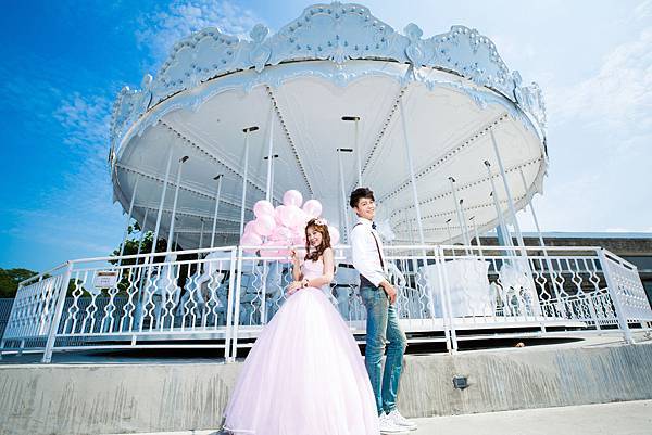 高雄棧貳庫旋轉馬車婚紗攝影
