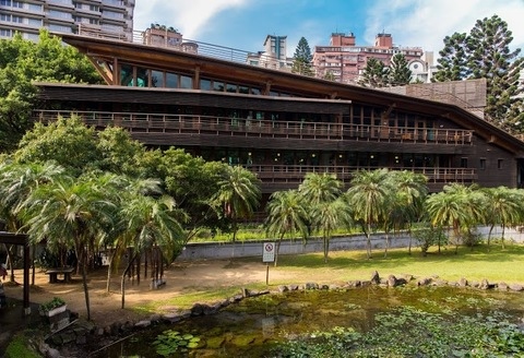 2d6e8b50-76ce-4b7e-a795-0357cd6f2b3e_480#480