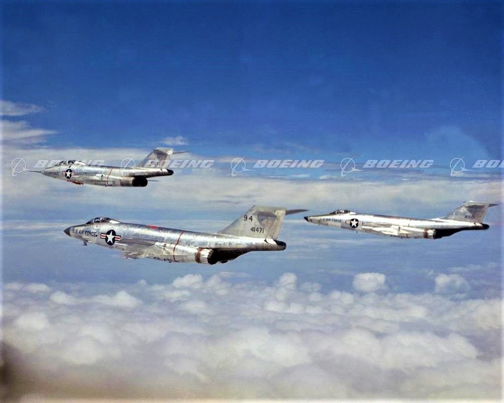 F-101A-35-MC 54-1471 RF-101A-25-MC 54-1501 NF-101B-F-101B-35-MC 56-0232.jpg